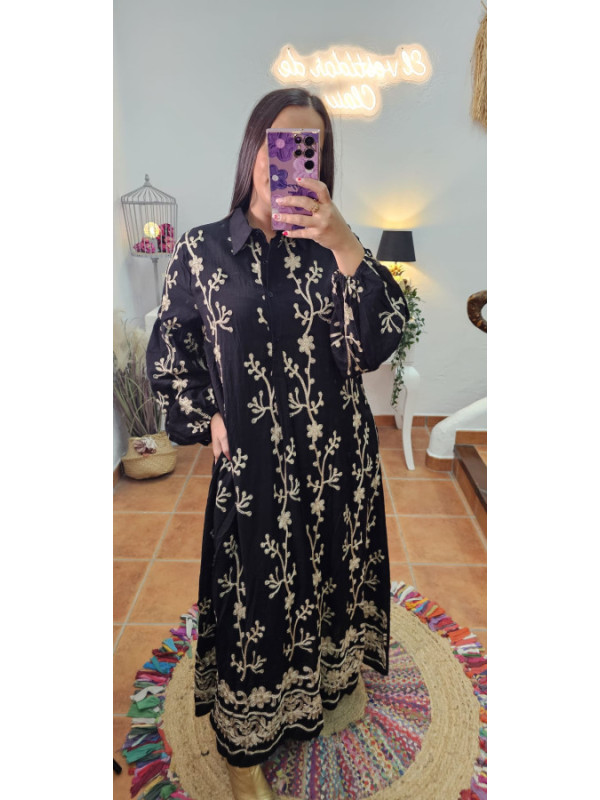 Vestido negro bordado 