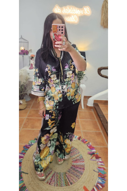 Conjunto satén flores negro 