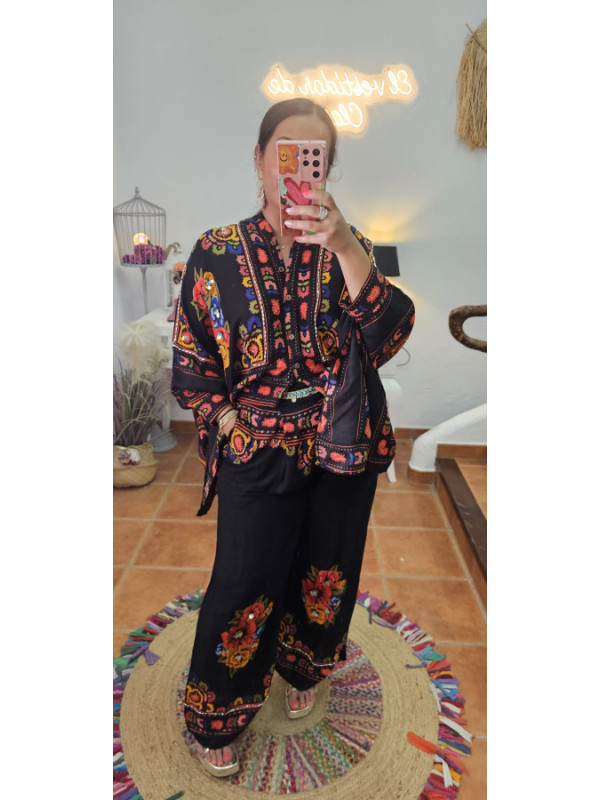 Conjunto azul oscuro bordado