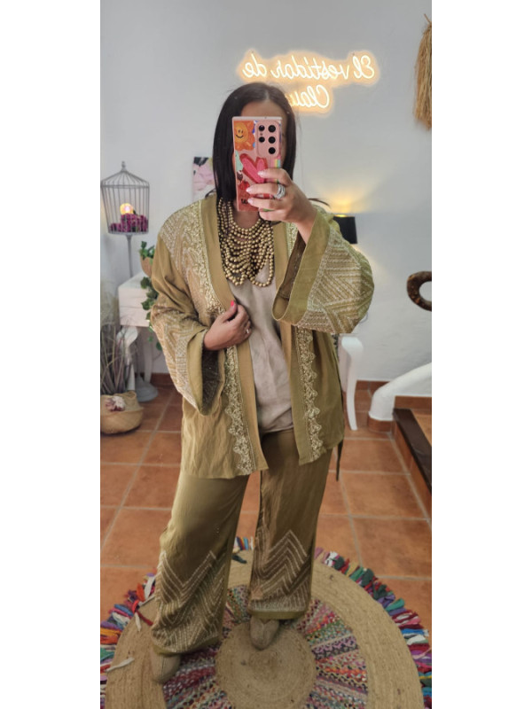 Conjunto pistacho bordado 