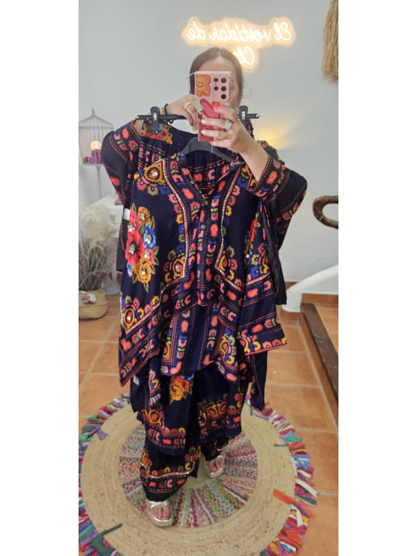 Conjunto azul oscuro bordado