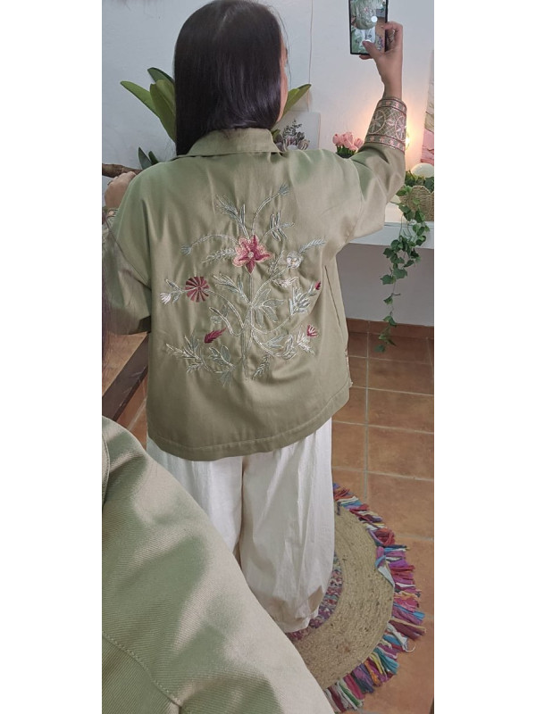 Chaqueta espalda flores oro verde 