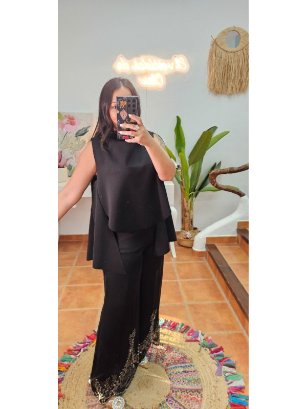 Pantalón negro bajo joya
