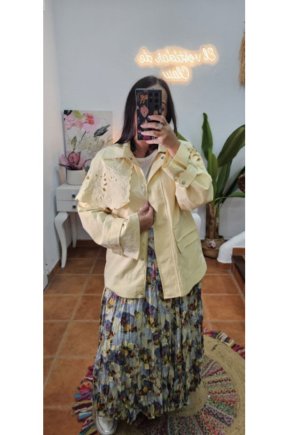 Chaqueta cuello calado extraible amarillo