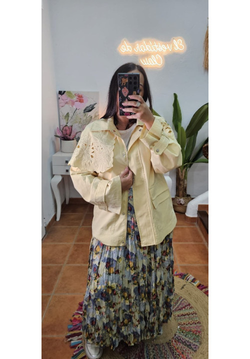 Chaqueta cuello calado extraible amarillo