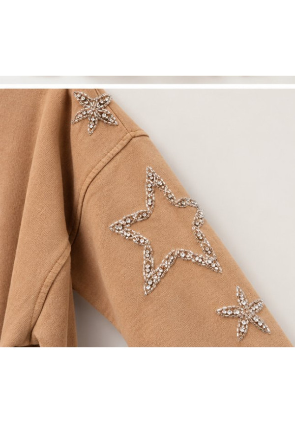 Sudadera camel estrellas joyas 