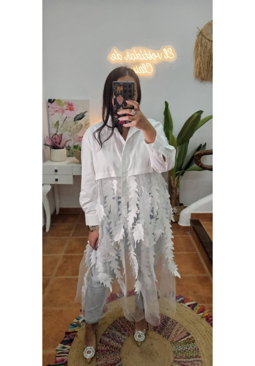 Camisa bajo tul hojas