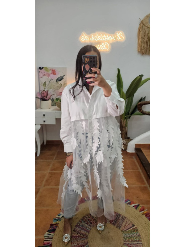 Camisa bajo tul hojas