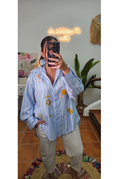 Camisa rayas flores bordados