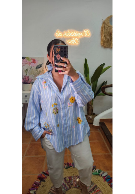 Camisa rayas flores bordados
