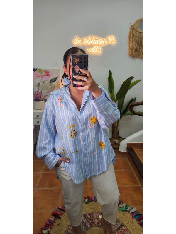 Camisa rayas flores bordados