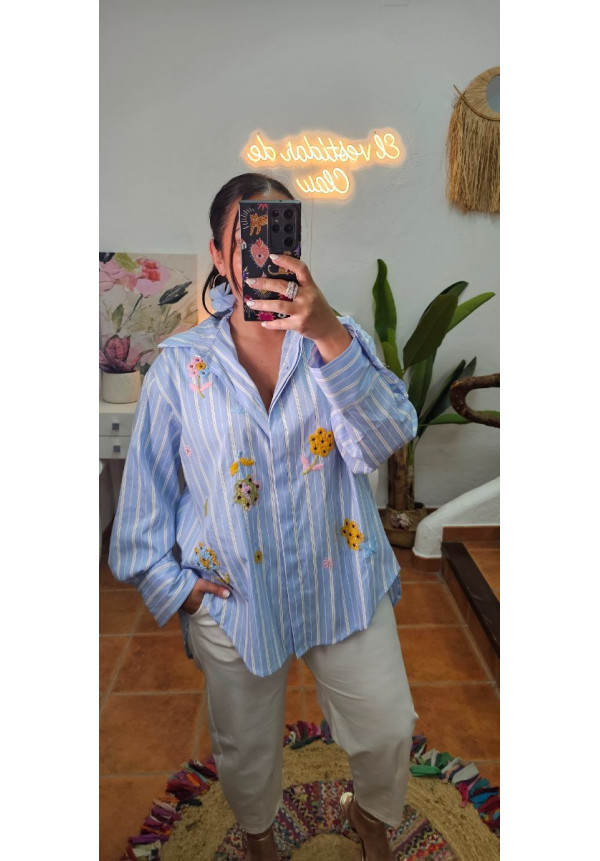 Camisa rayas flores bordados