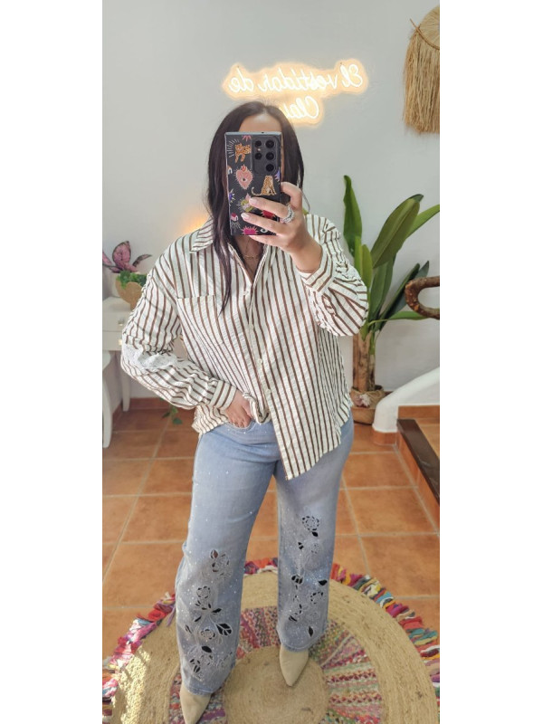 Camisa blonda marron mensaje 