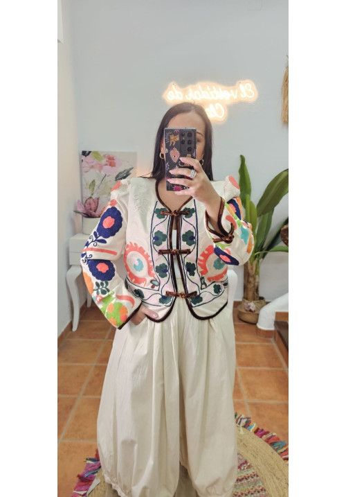 Chaqueta flores bordada terciopelo 