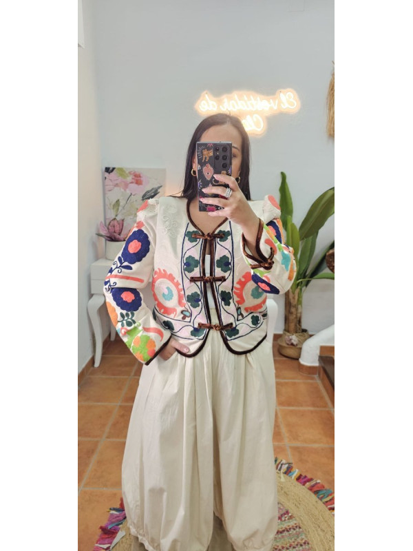Chaqueta flores bordada terciopelo 