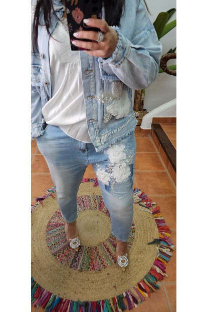 Jeans bajo flores