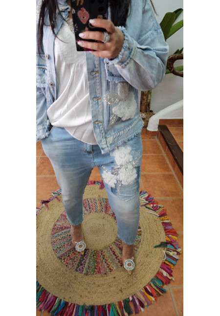 Jeans bajo flores