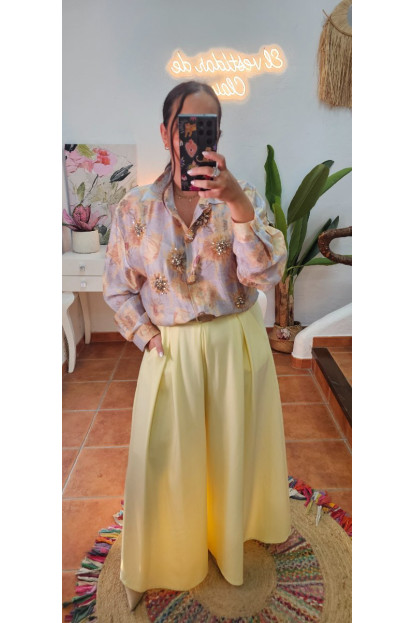Pantalón ancho cinturón amarillo