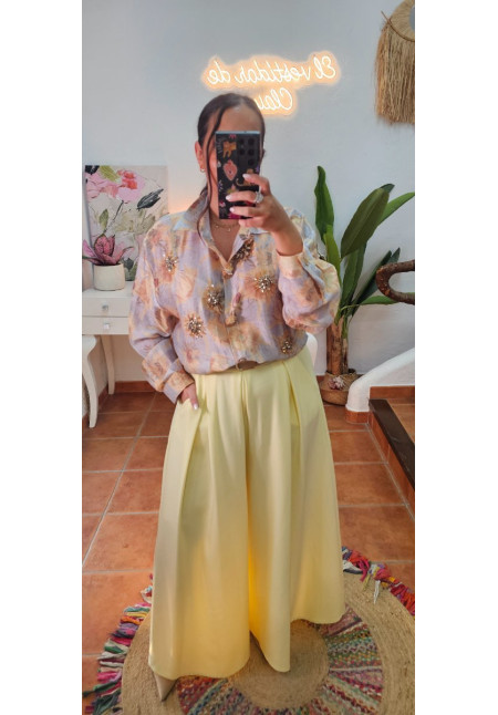 Pantalón ancho cinturón amarillo