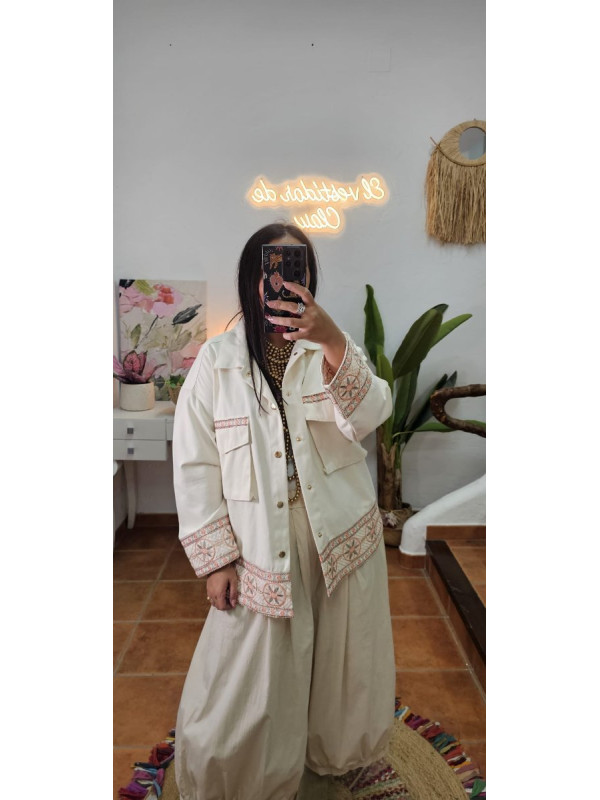 Chaqueta espalda flores oro crudo