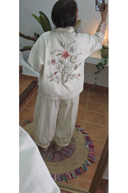 Chaqueta espalda flores oro crudo