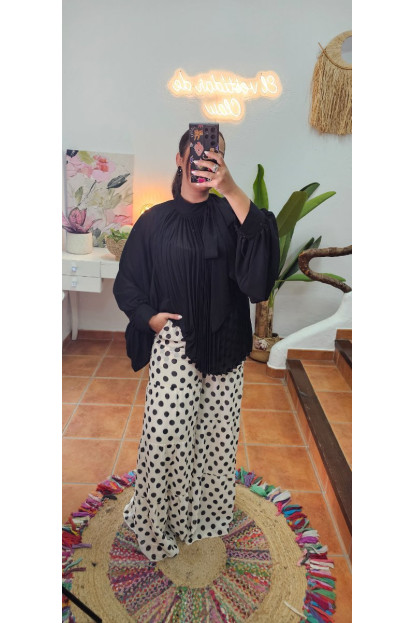 Blusa  negro plisada  cuello 